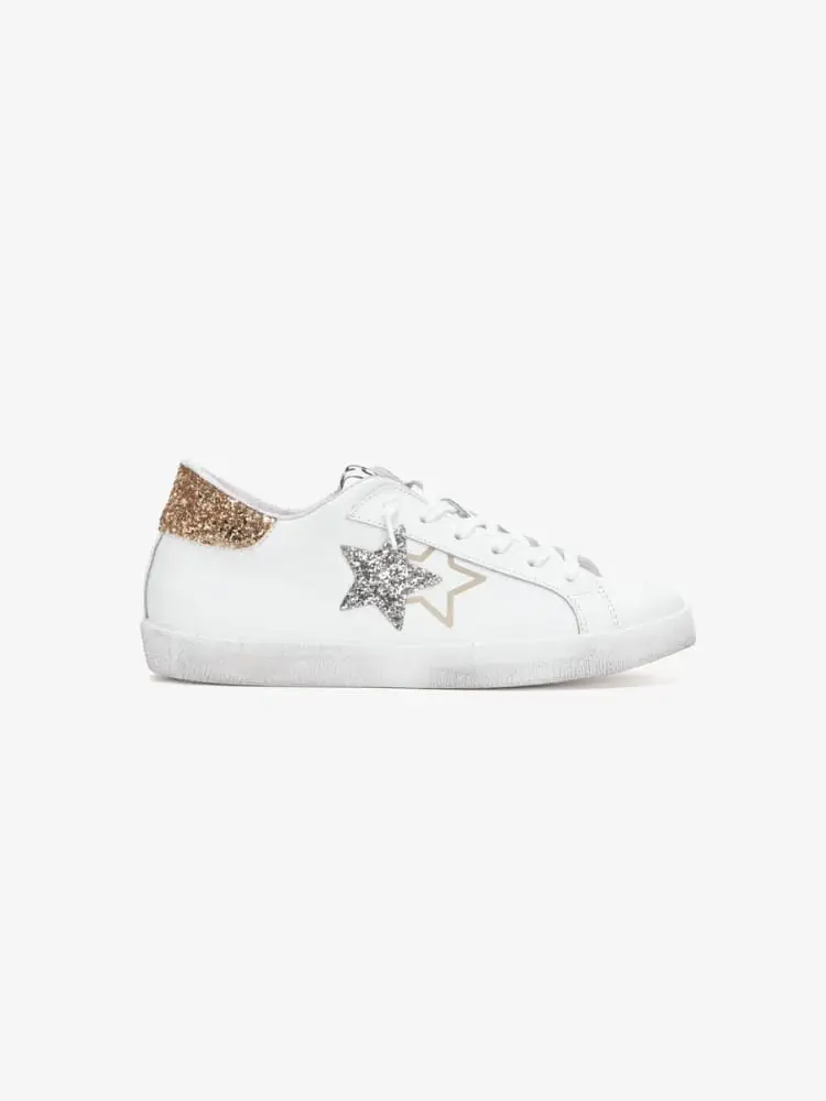 sneakers low pelle in bianca e dettagli glitter argento