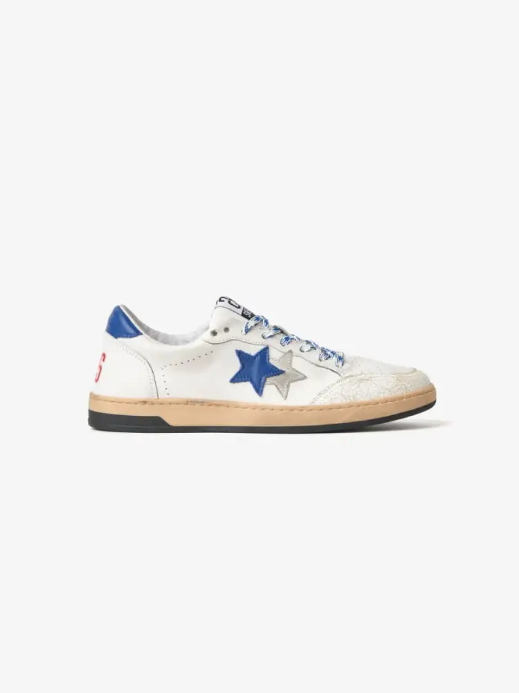 sneakers week star in pelle bianca e dettagli azzurri effetto used