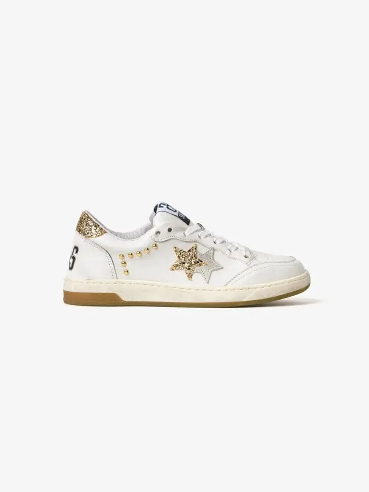 sneakers week star in pelle bianco e oro con borchie