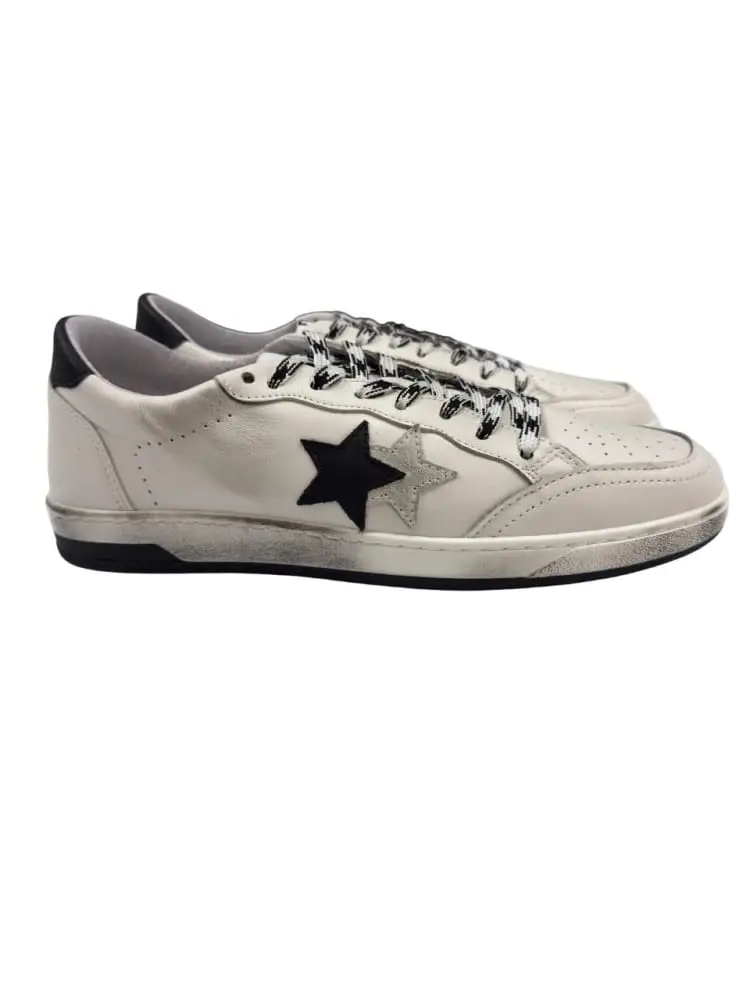 scsrpe bianche uomo dettagli neri