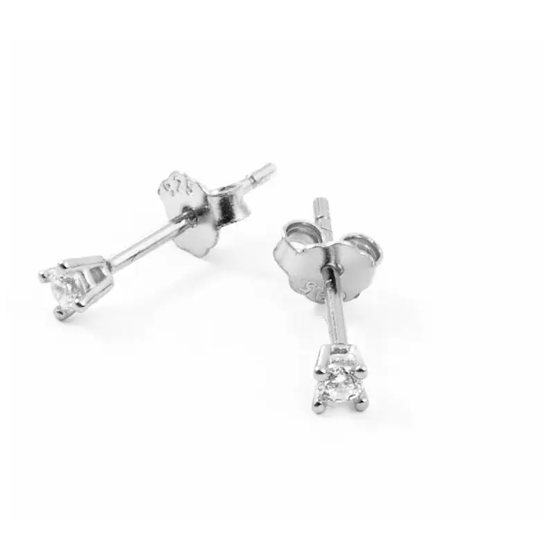 Orecchini realizzati in argento 925% con punti luce di zircone bianco