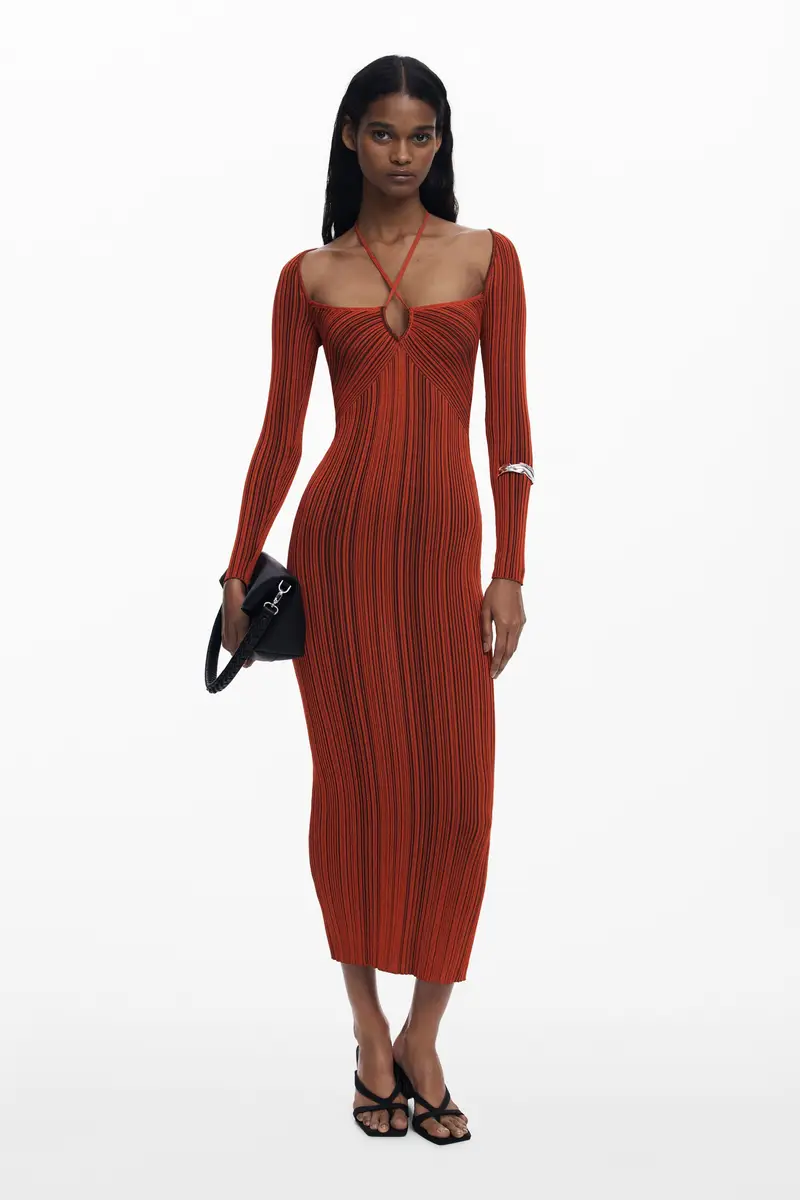 Abito aderente con scollo incrociato