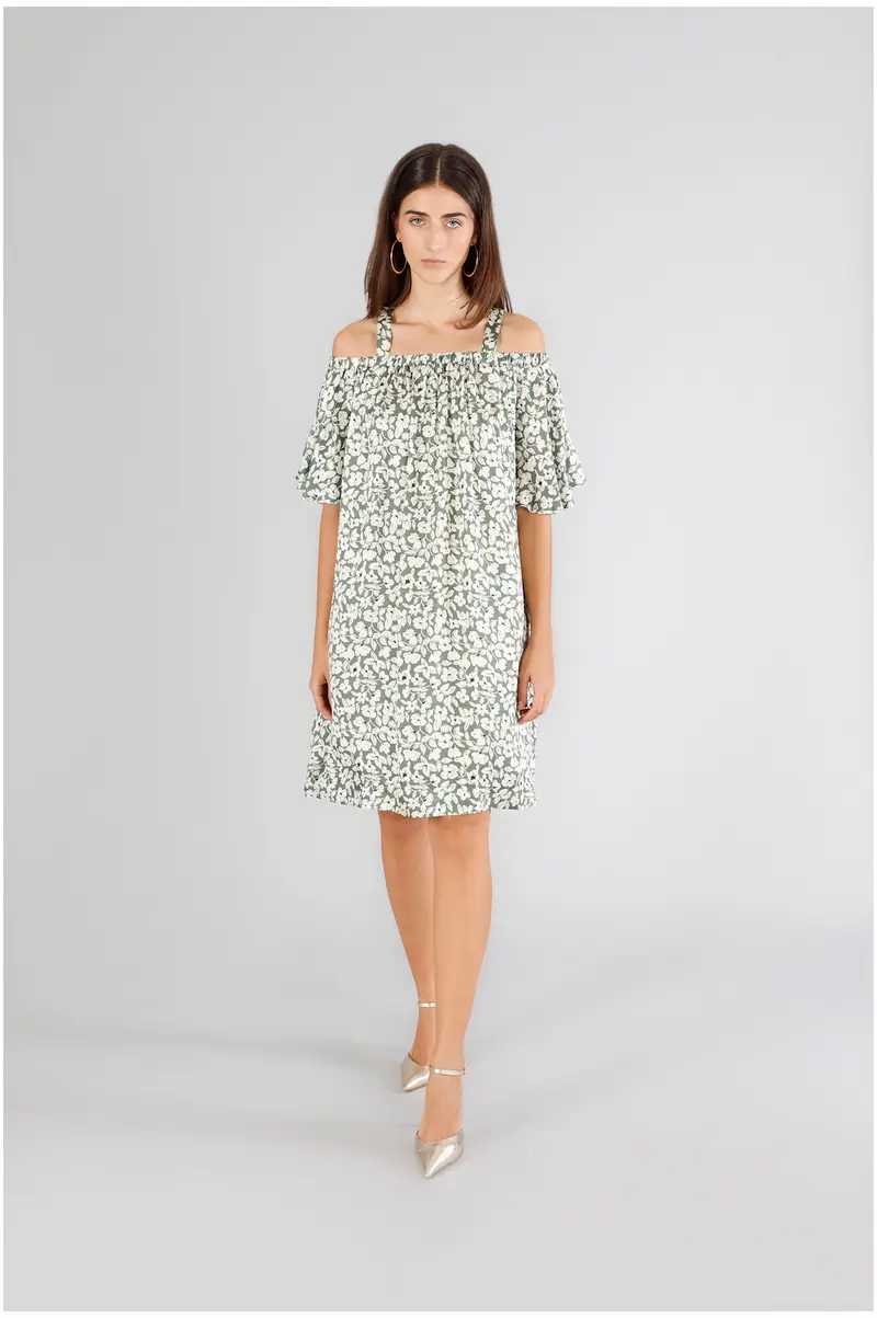 abito con scollatura a barca in satin fiore verde l