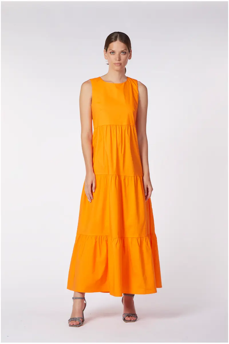 abito lungo a balze arricciate arancio