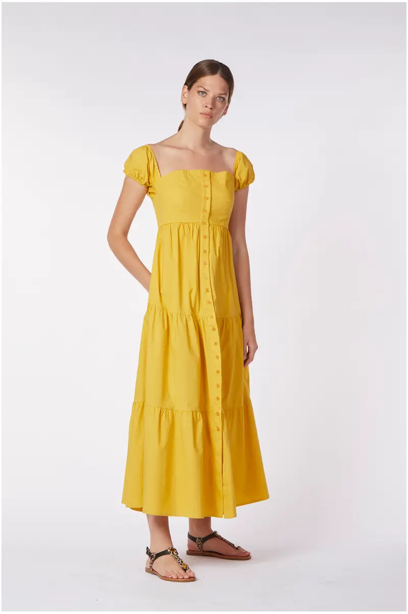 abito lungo a balze e spalle scoperte ocra m