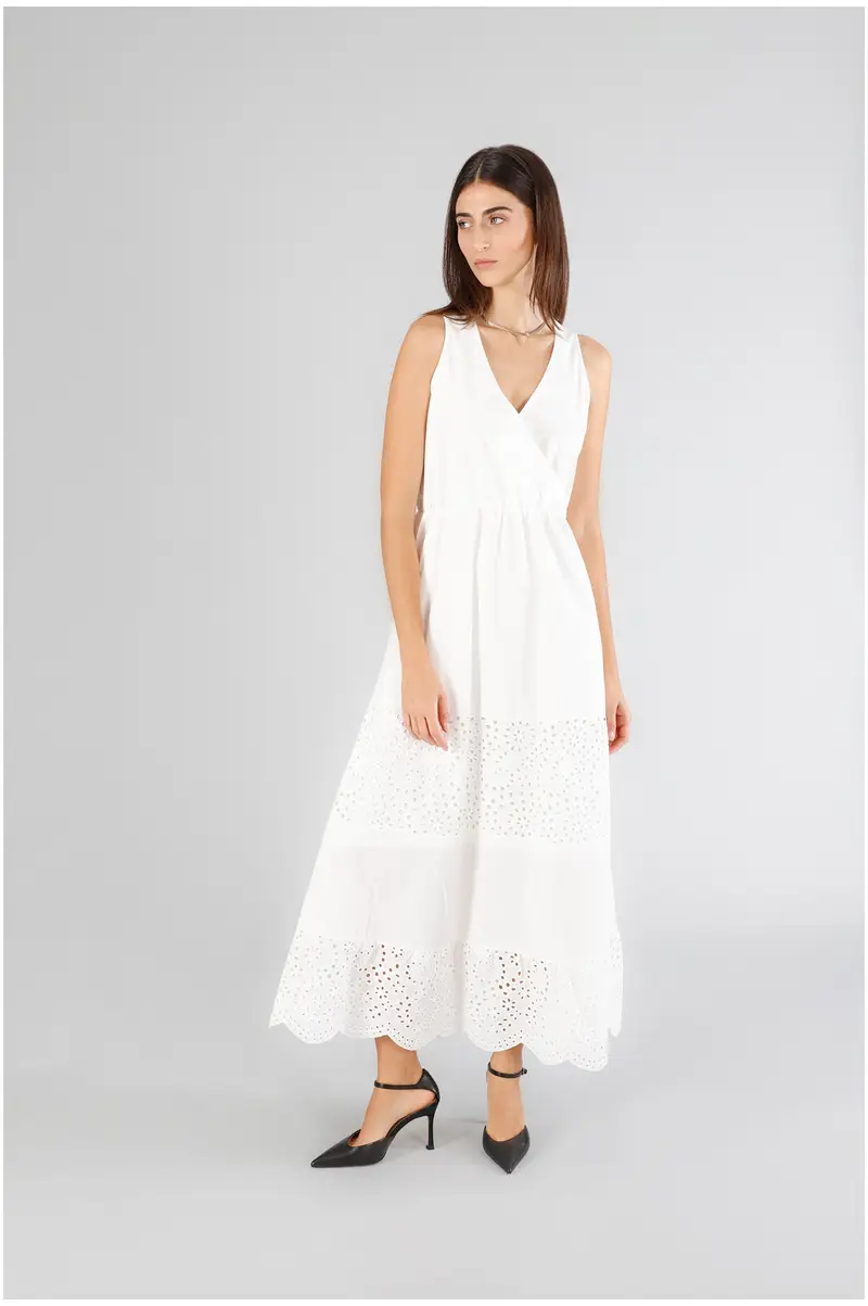 abito lungo con balze di in sangallo bianco l