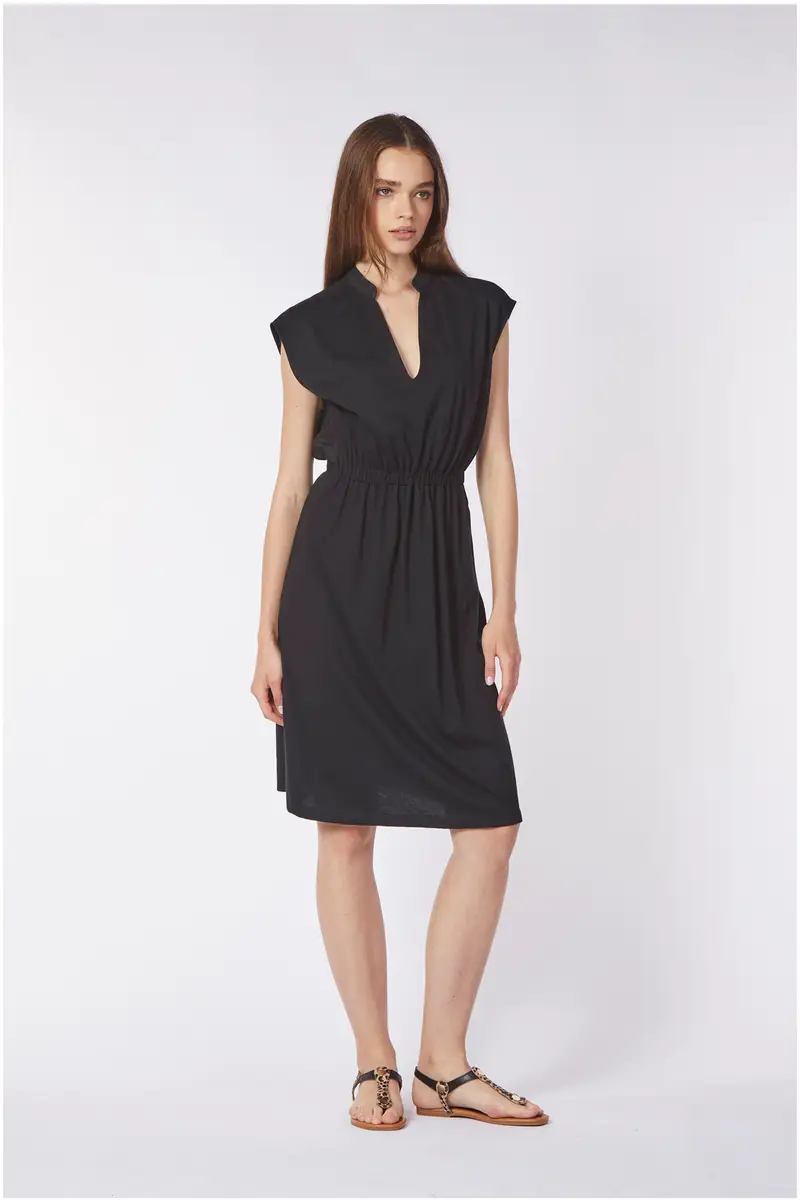 abito smanicato con fusciacca nero