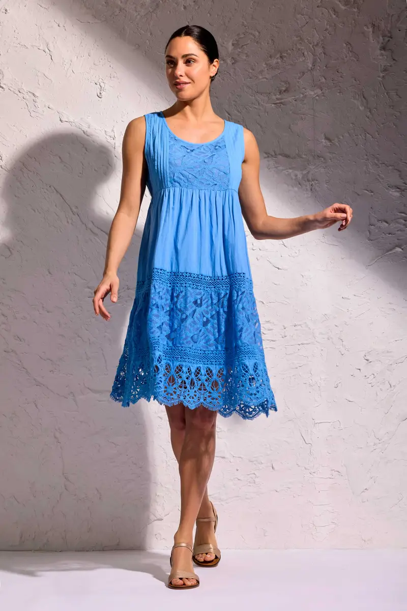 ABITO SMANICATO CON RICAMI IN PIZZO PILAR | Colore: Light Blu | Taglia: L