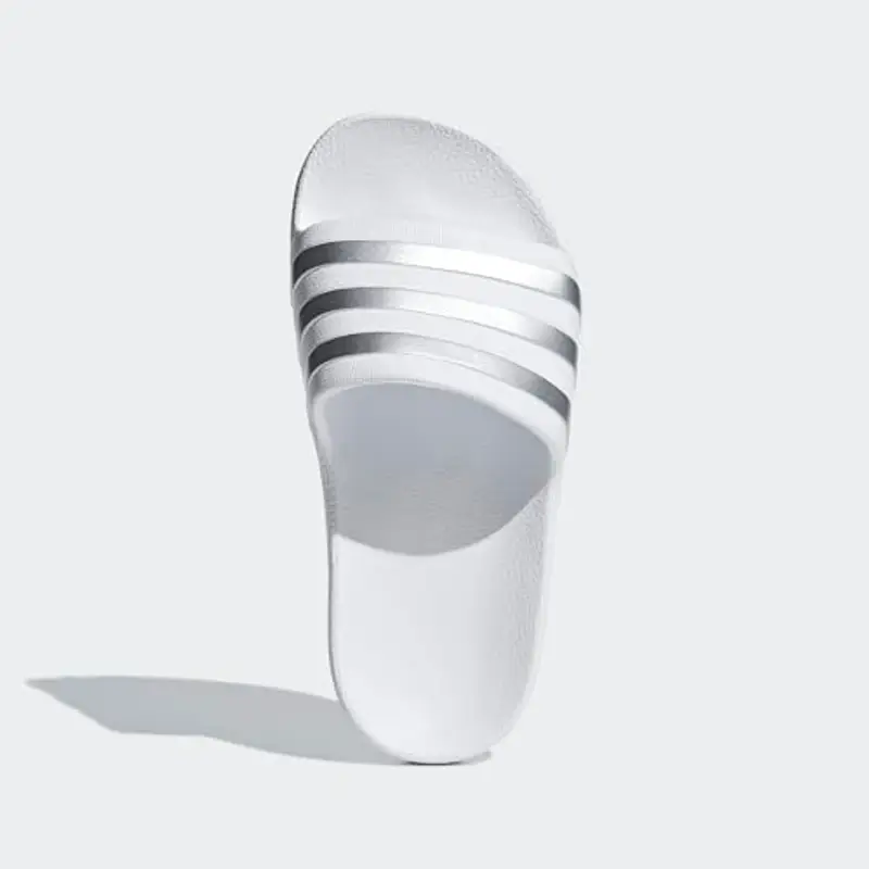 adidas Adilette Aqua Slides Kids, Infradito Unisex - Bambini e ragazzi, Cloud White / Silver Met / Cloud White, 38 EU miniatura 3
