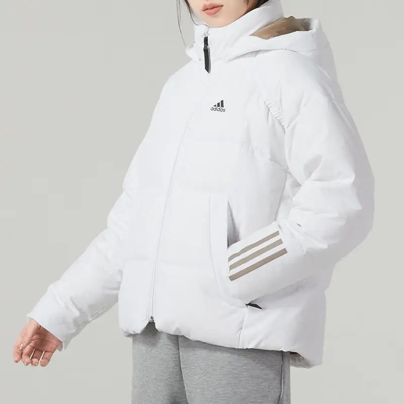 Giacca Piumino Sportiva Outdoor Adidas con Logo a Tre Strisce Giubbotti Donna Bianco IL8935 miniatura 2