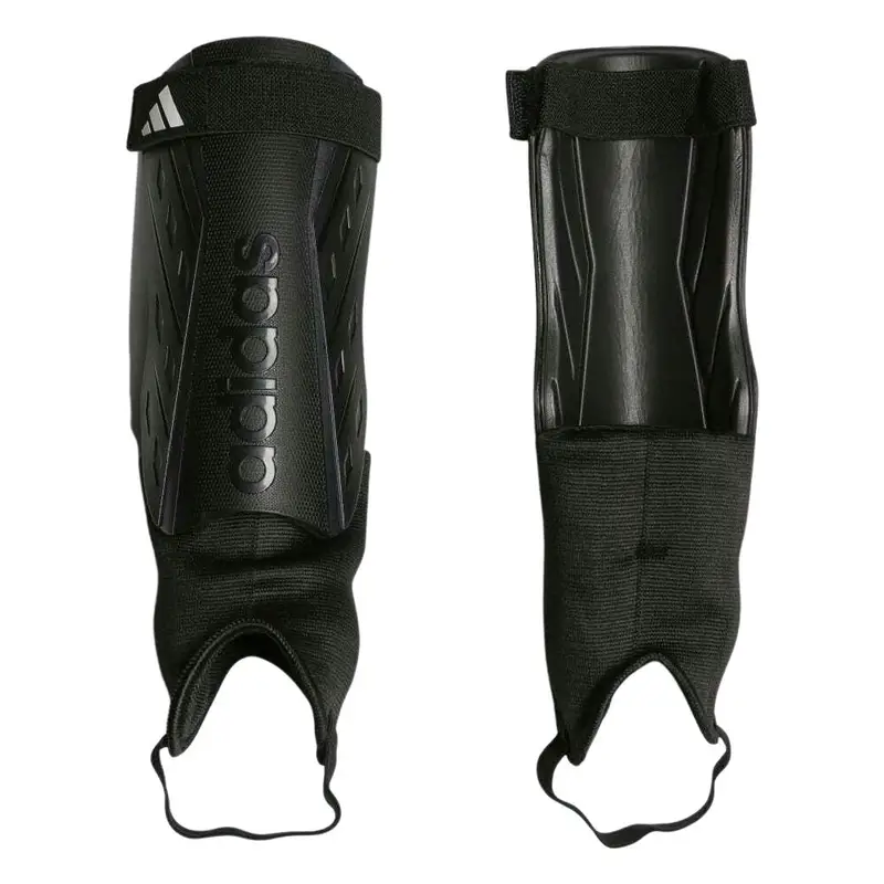 I parastinchi si abbinano a adidas Tiro Noir