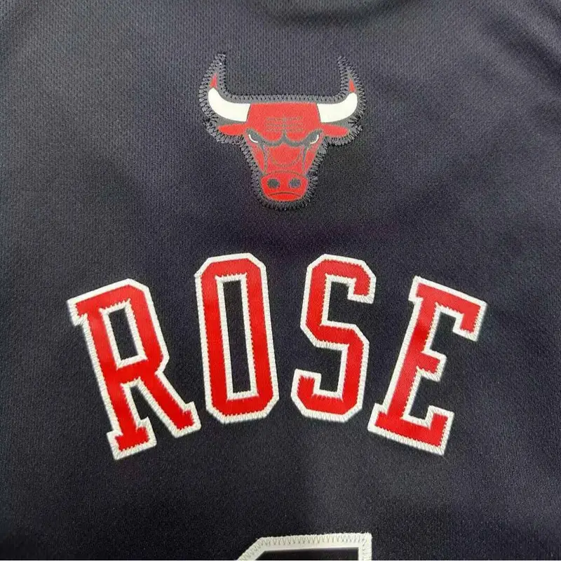 Maglia da basket Adidas Rose Bulls 1 Swingman Fan Edition Ricamata Unisex Maglie Nero L71688 XL miniatura 2