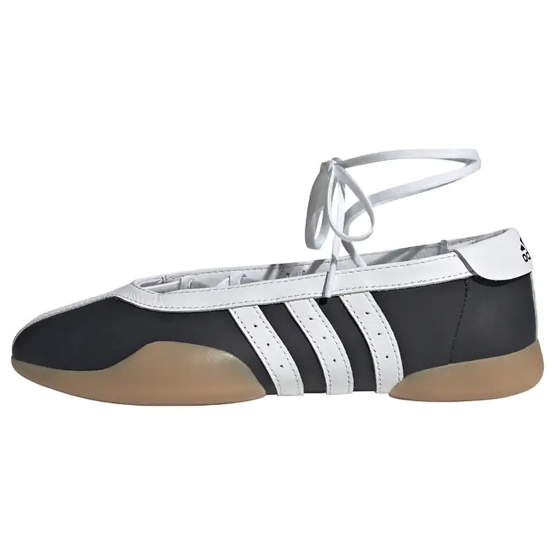 Ballerina con cinturino 'Taekwondo Mei' nero / bianco