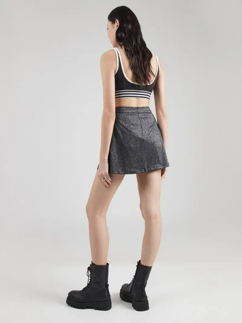 Gonna nero miniatura 3