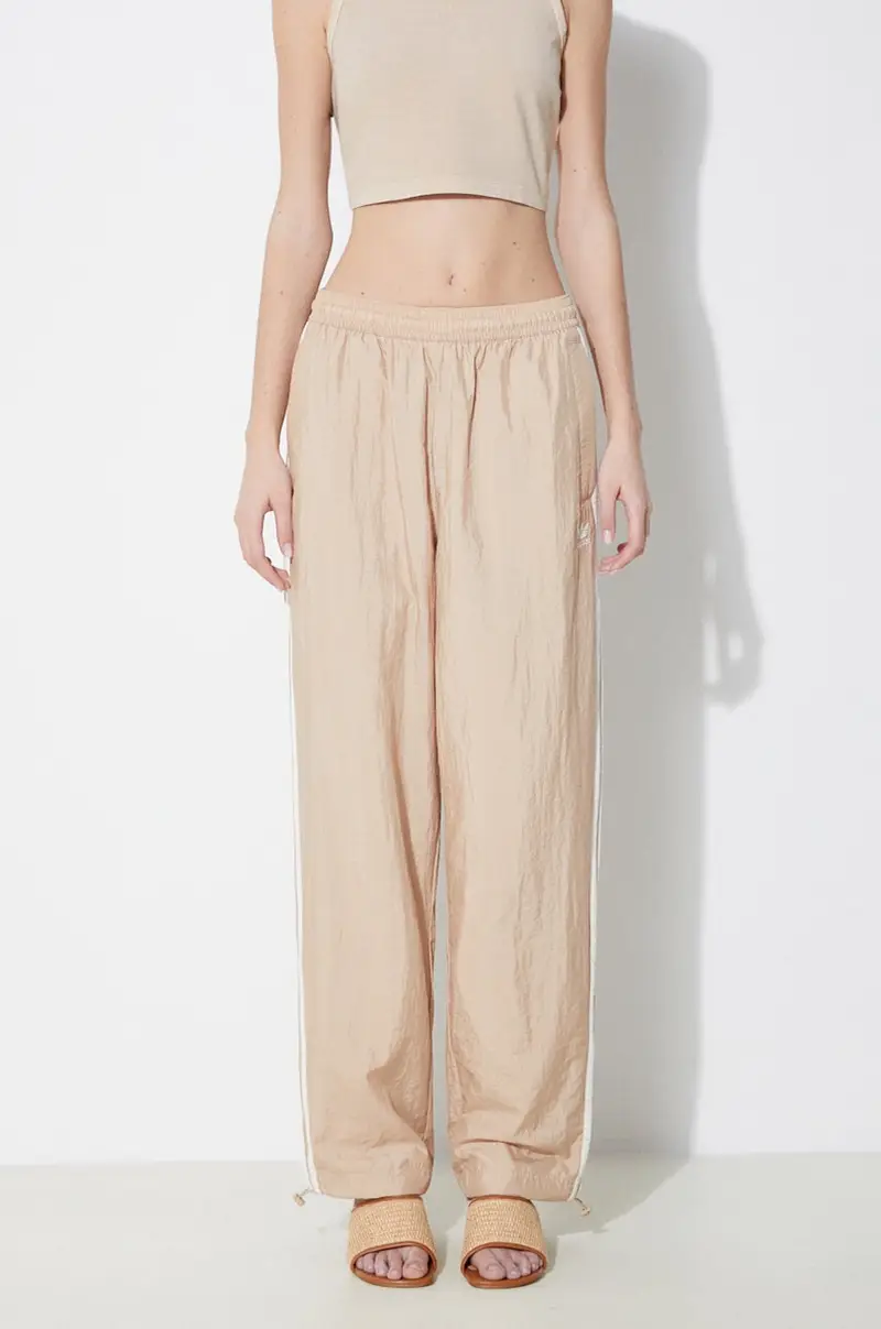 joggers colore beige con applicazione IS1973