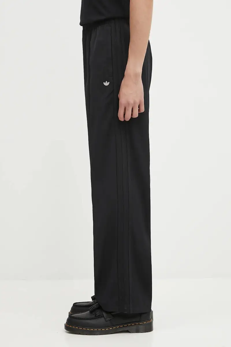 pantaloni Baggy Track Pants uomo colore nero con applicazione JW2796