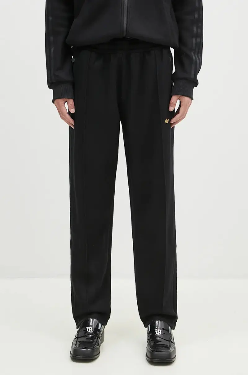 pantaloni con aggiunta di cotone bambini Track Pant colore nero con applicazione IY0426