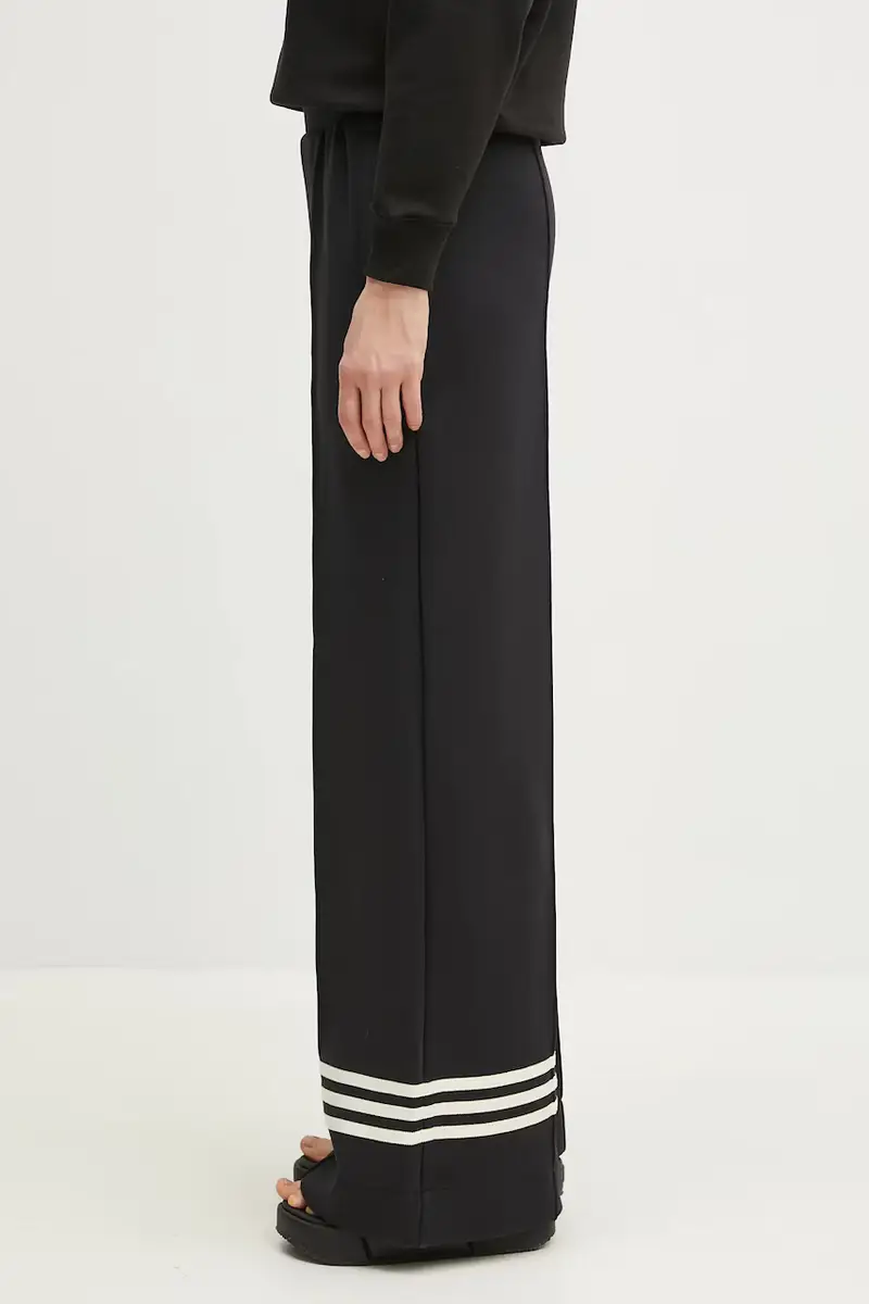 pantaloni della tuta Neuclassics colore nero con applicazione JI8516 miniatura 2