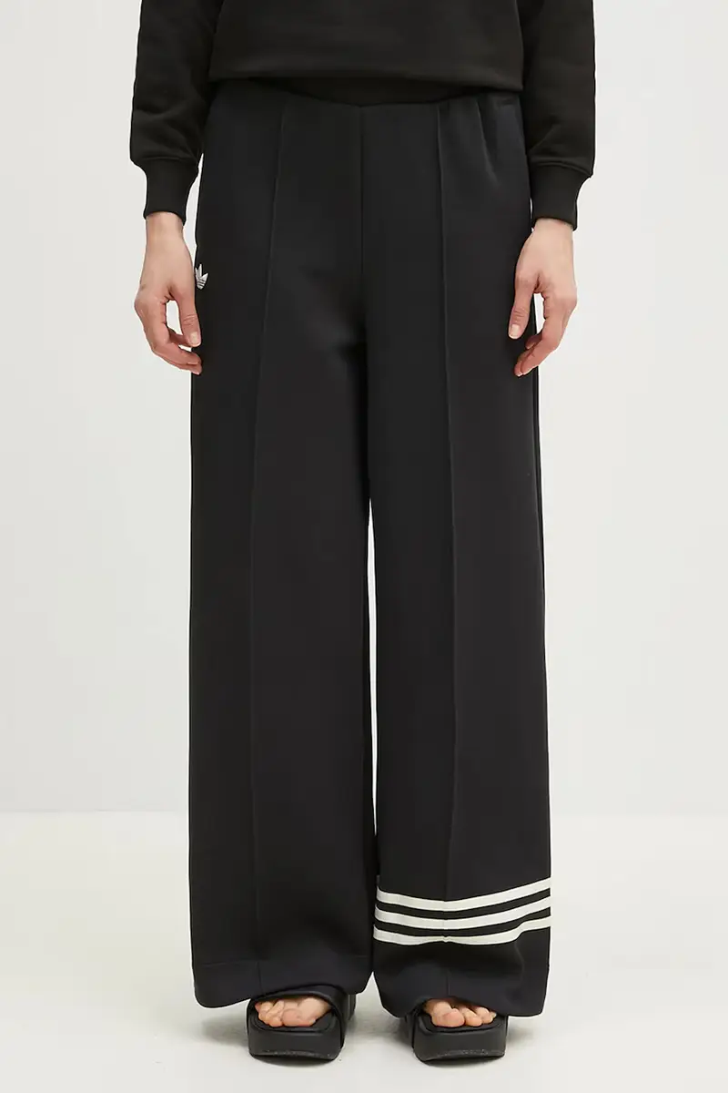 pantaloni della tuta Neuclassics colore nero con applicazione JI8516