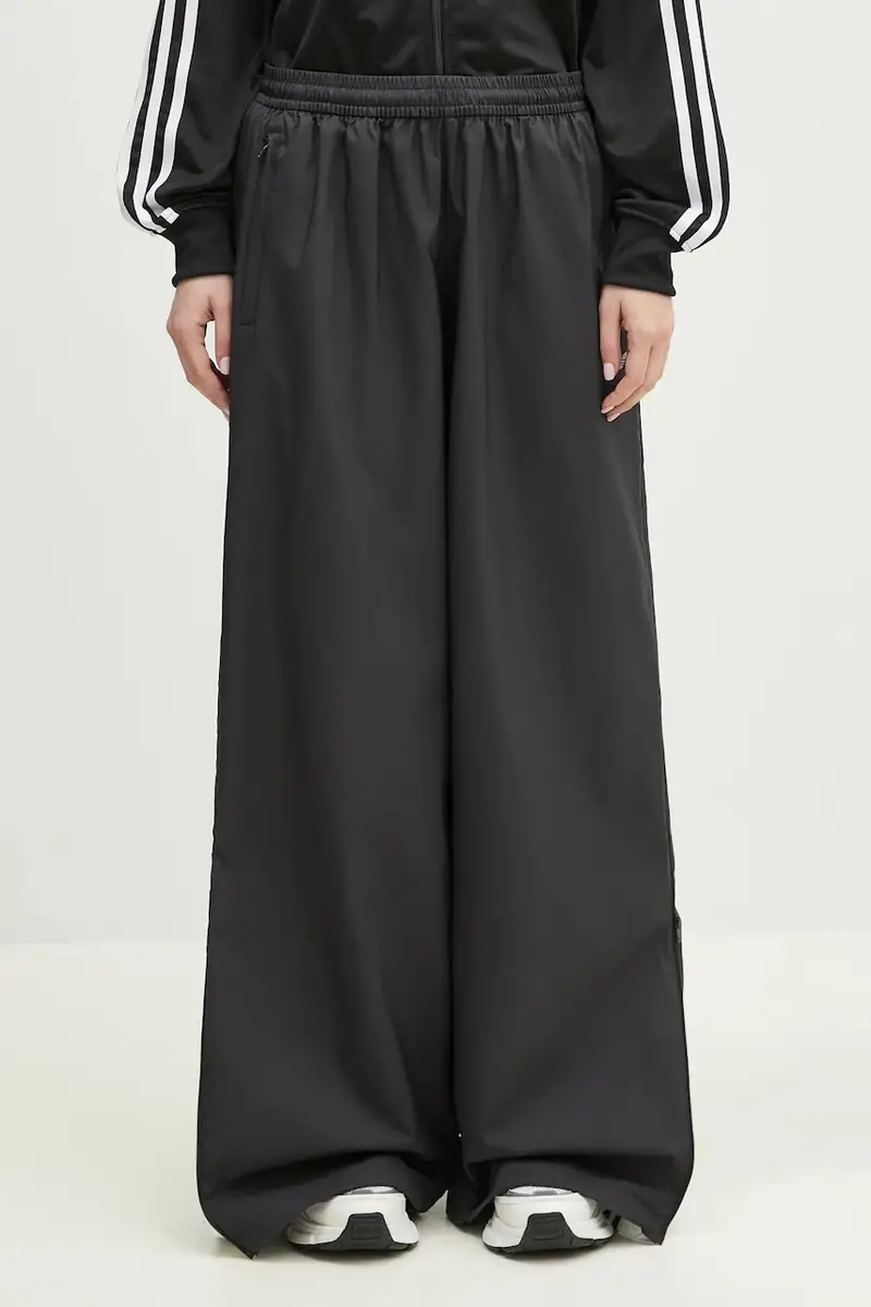 pantaloni della tuta WOVEN TP donna colore nero con applicazione JX9206