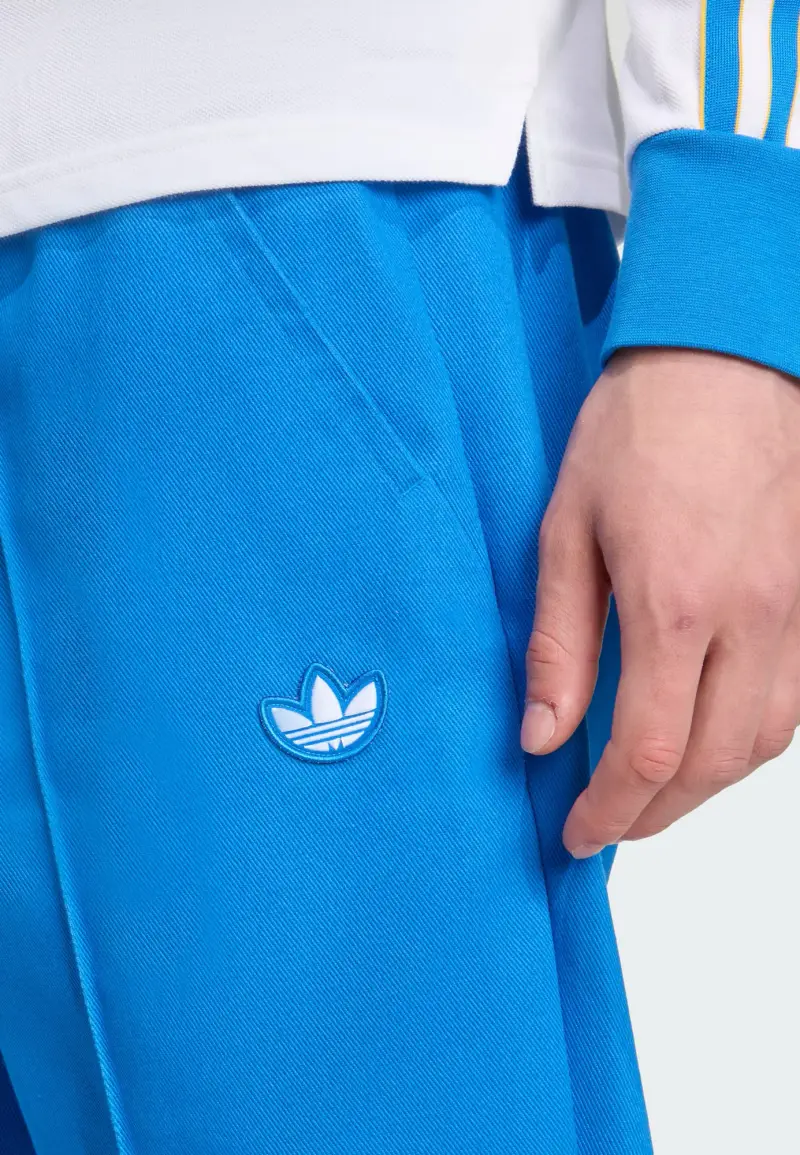 Pantaloni 'Real Madrid Terrace Icons' azzurro / bianco naturale miniatura 2