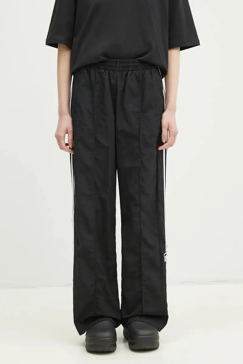 pantaloni tuta Adibreak colore nero con applicazione JD0857