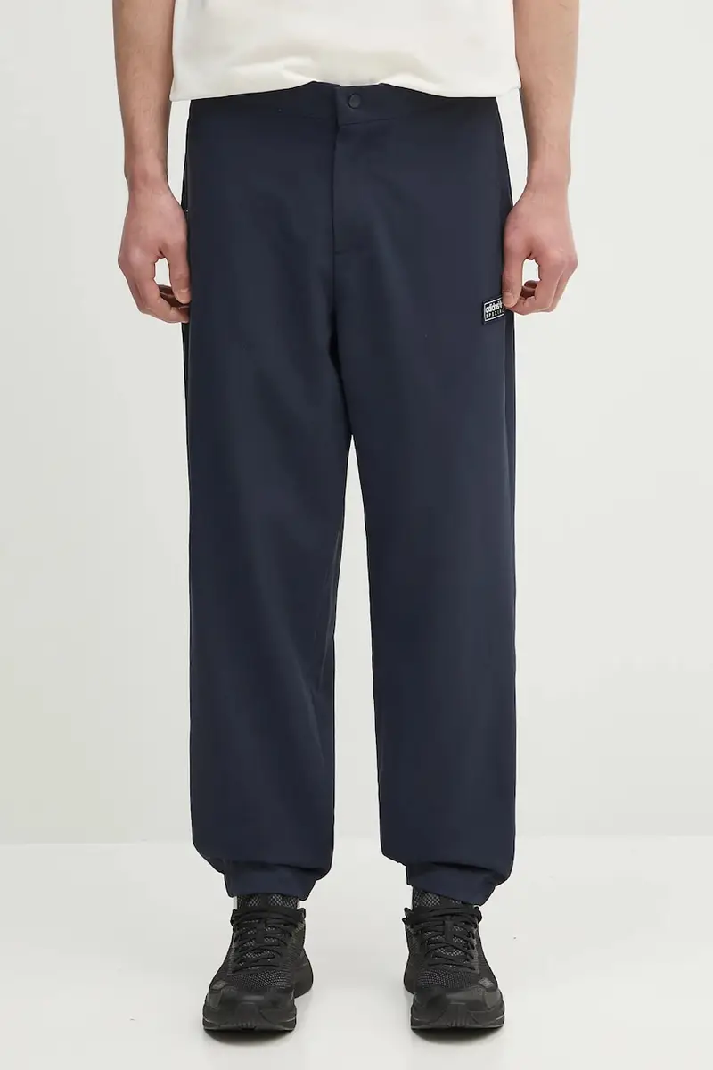 pantaloni tuta adidas originals x SPZL Salesbury uomo colore blu navy JN5436