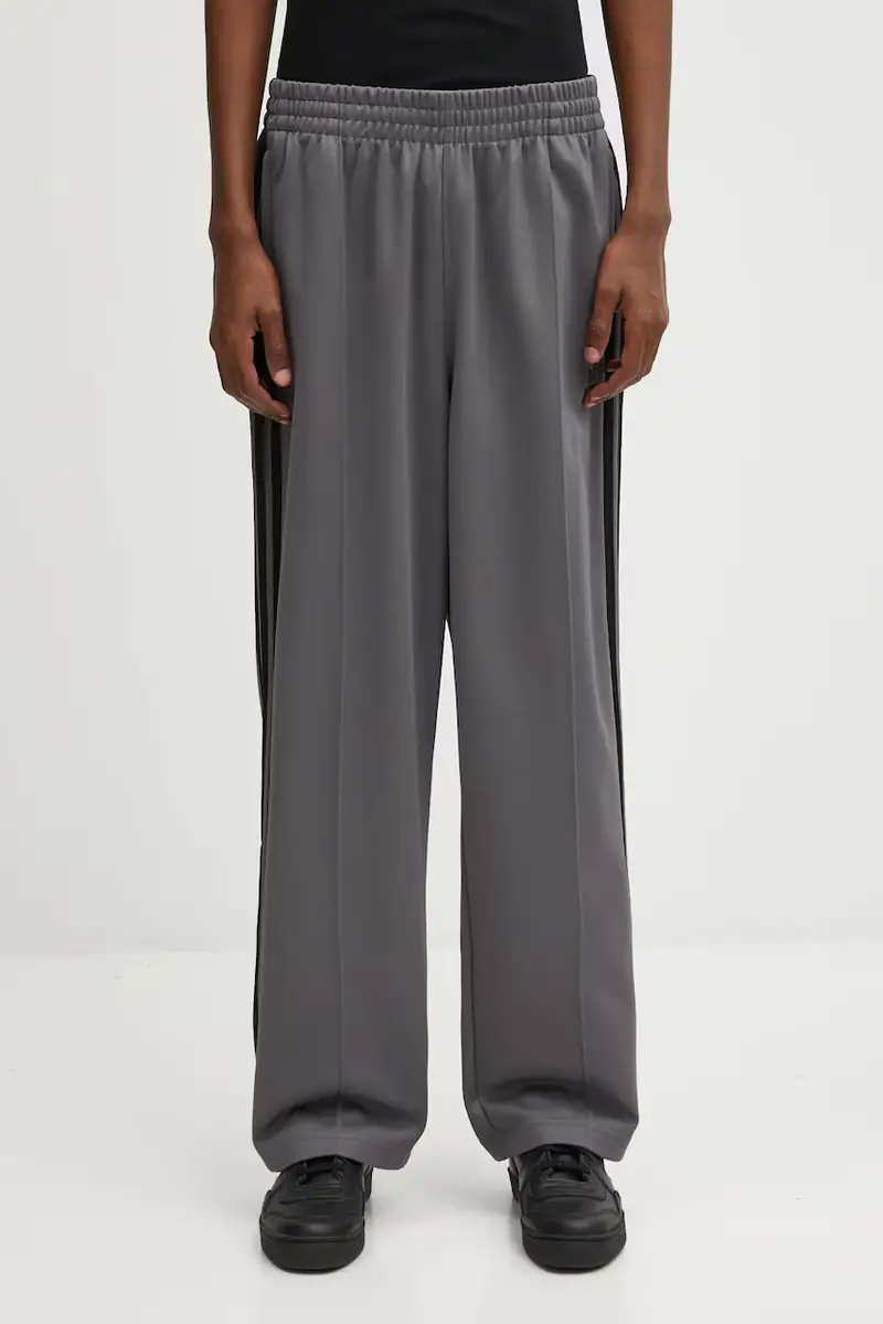 pantaloni tuta Baggy Tp uomo colore grigio con applicazione JY1421