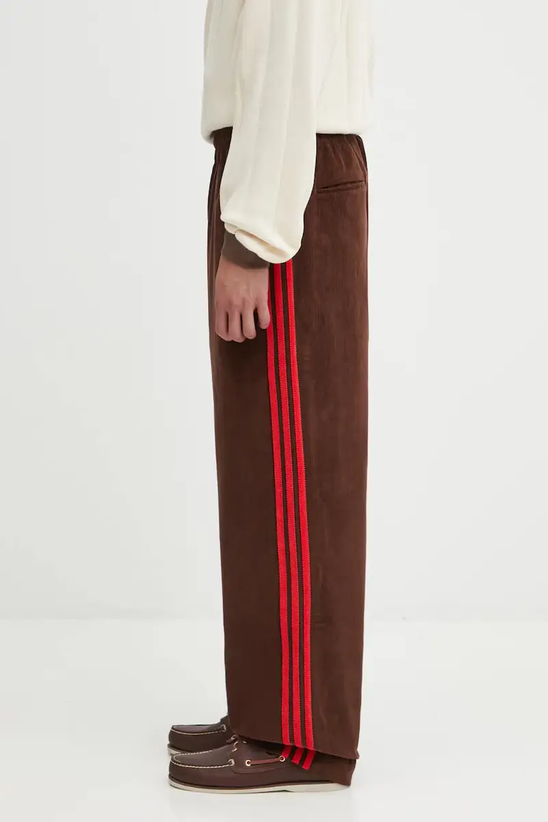 pantaloni tuta di cotone Cord Pant uomo colore marrone con applicazione JX3108