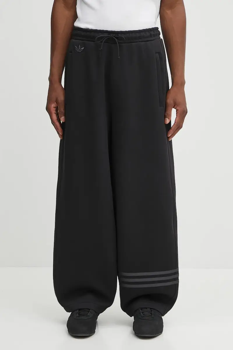 pantaloni tuta Neuclassics uomo colore nero con applicazione JW5445