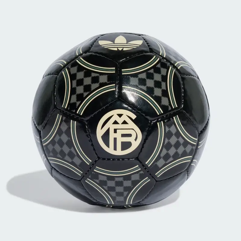 Pallone del terzo club dell' FC Bayern Black