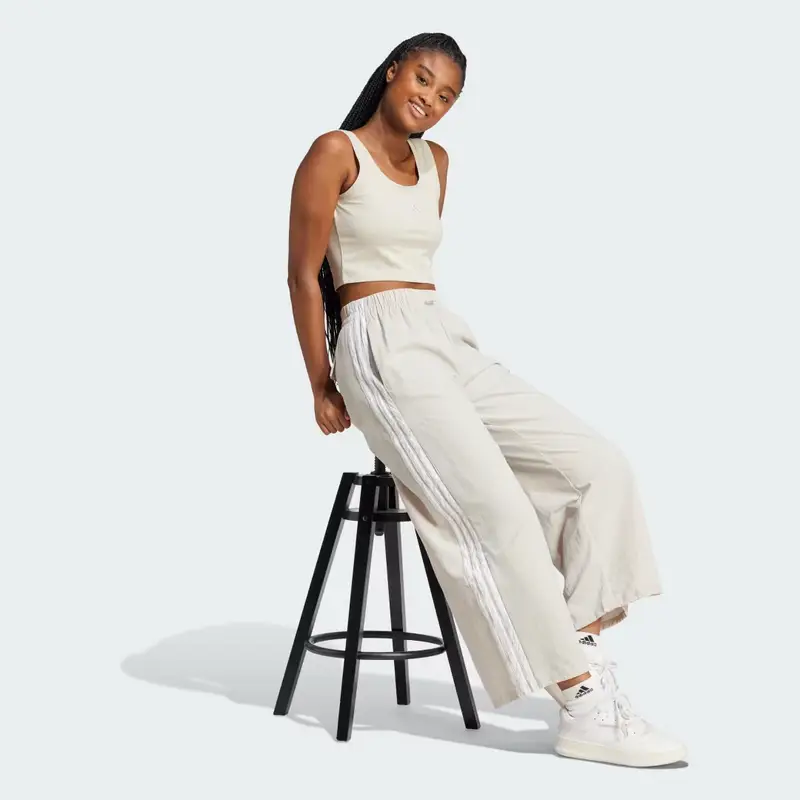 Pantaloni Essentials 3-Stripes Lifestyle Woven Parachute Beige miniatura 3