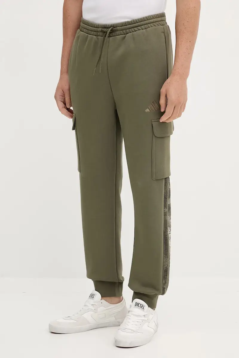 pantaloni tuta uomo colore verde con applicazione JM1714