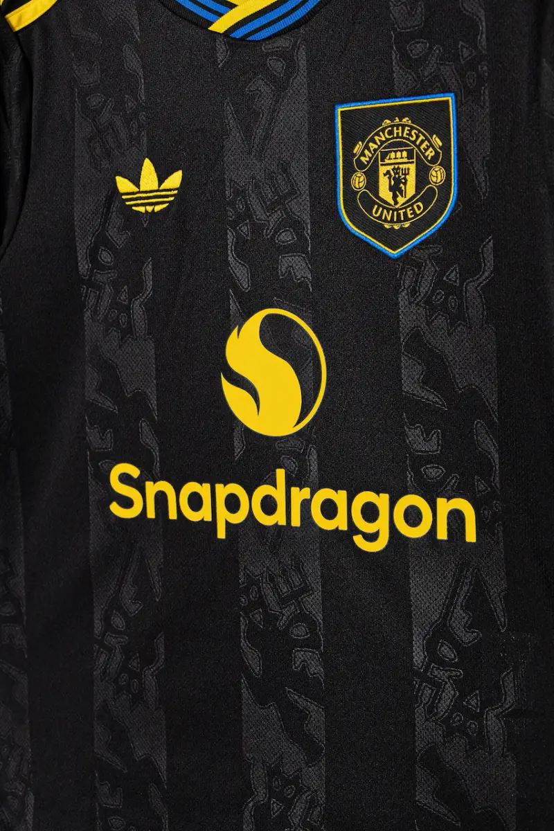 maglietta a maniche lunghe per bambini Manchester United colore nero KD4230 miniatura 3