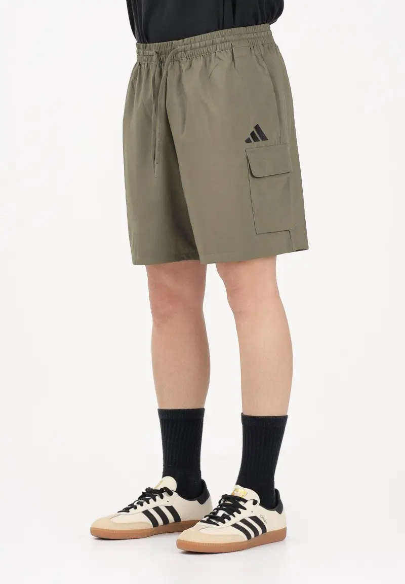 Shorts sportivo ESSENTIALS SMALL LOGO CARGO CHELSEA verde militare da uomo