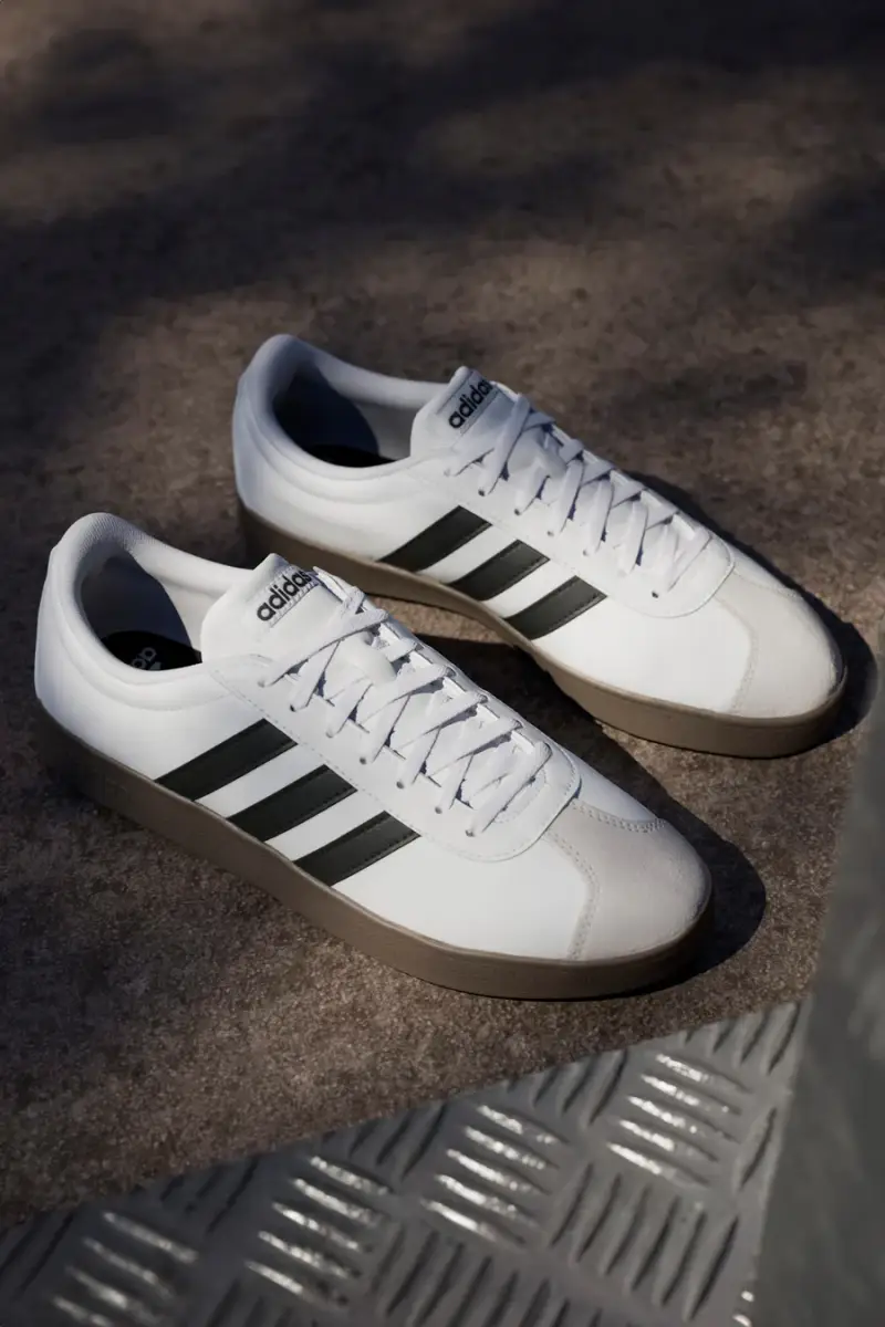 Scarpe bianche con strisce nere punta rinforzata Adidas VL Court Base [BIANCO] miniatura 2