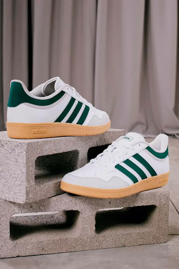 Sneakers bianche con dettagli verdi e suola gum Adidas Hoops 4 0 [BIANCO