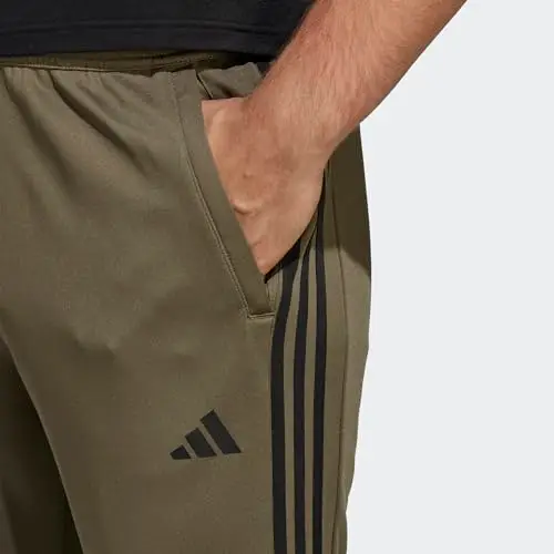 adidas Uomo Train Essentials 3-Stripes Training Pants, Olive Strata/Black, S miniatura 3