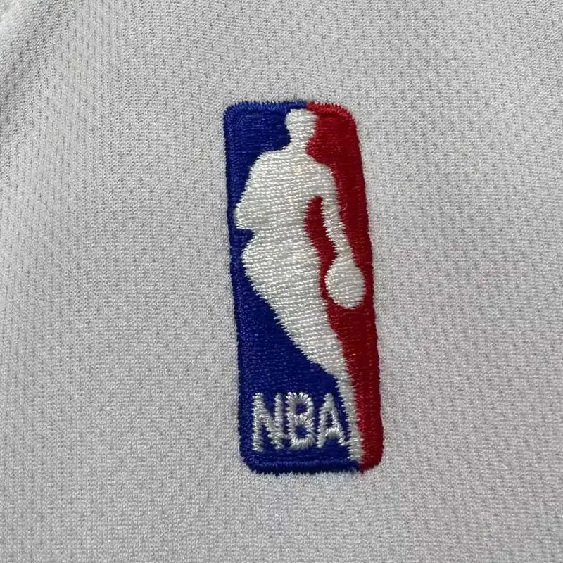 X Collaborazione NBA LeBron James Heat Numero 6 Maglia da basket casalinga senza maniche con scollo a V Unisex Maglia Bianca 7912A-331-K91382 S miniatura 2