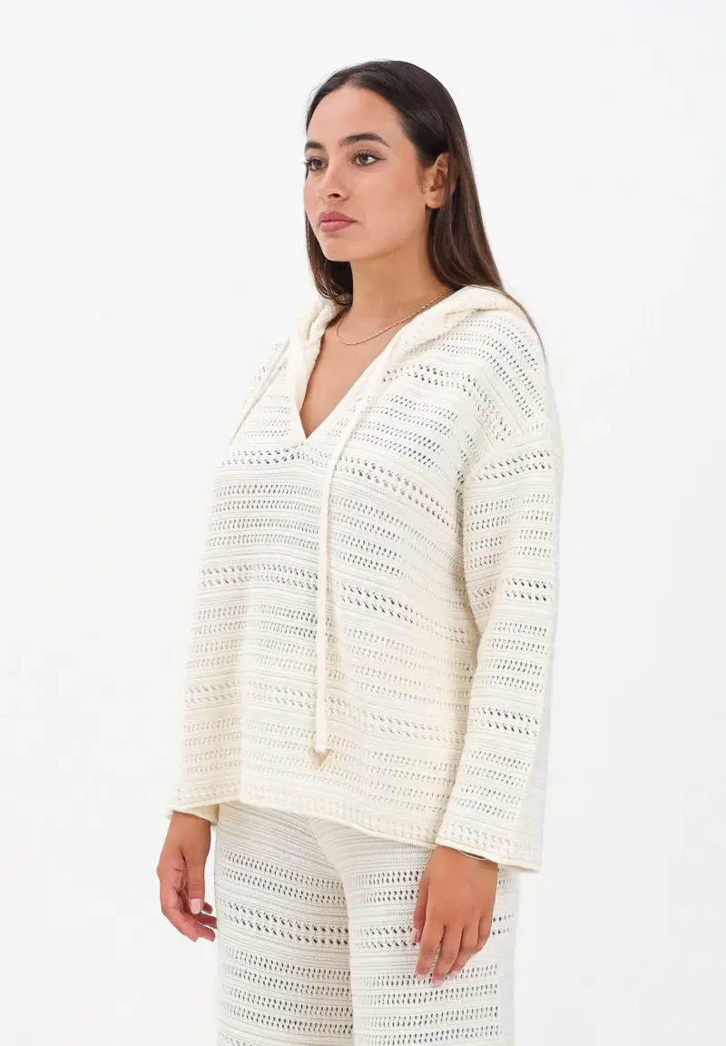 Maglia con cappuccio panna da donna dalla lavorazione traforata