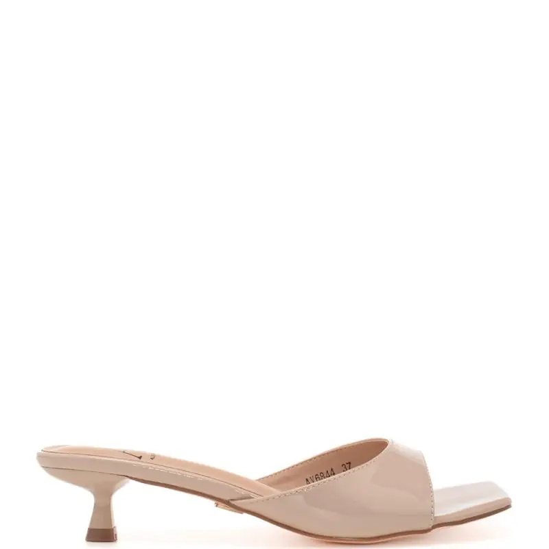 scarpe basse da donna con tacco a rocchetto beige