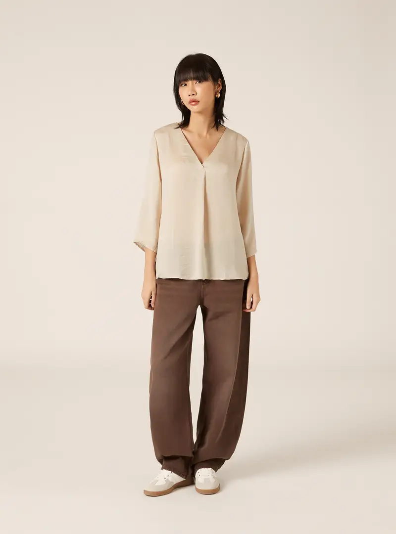 Blusa con scollatura in tinta unita BG3 BEIGE