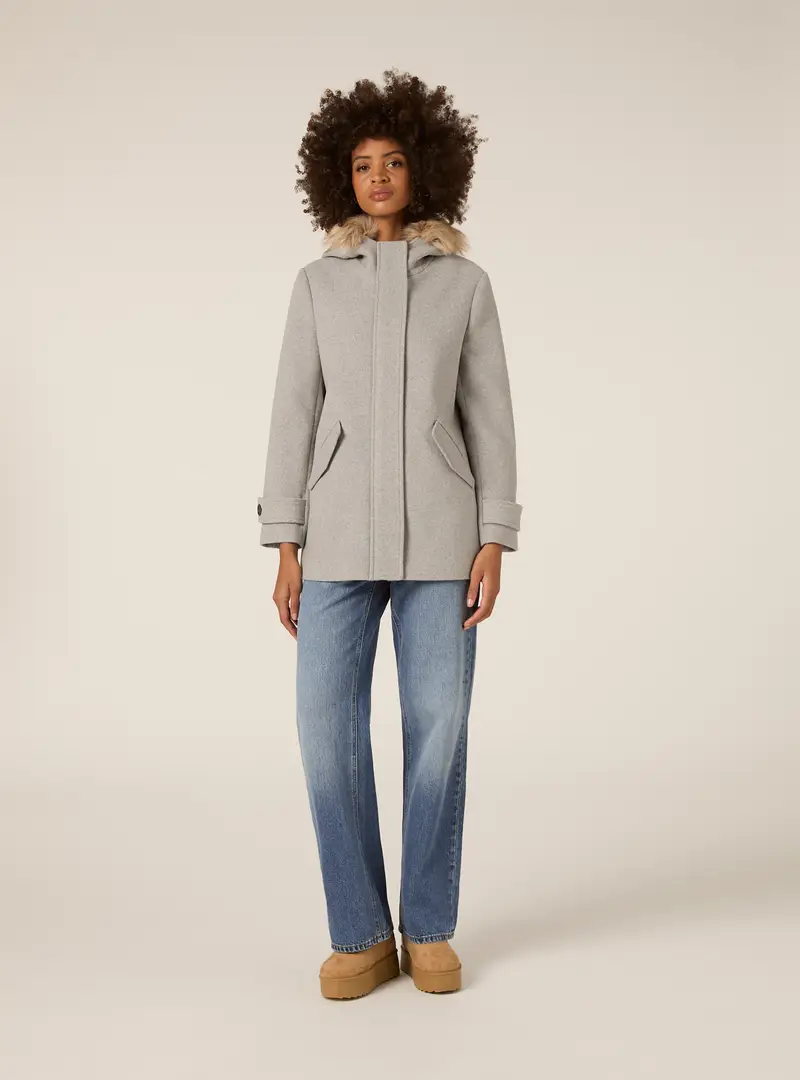 Cappotto con cappuccio e pelliccia