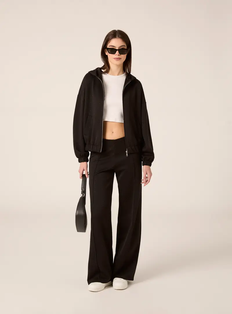 Felpa con zip fit soft touch con strass BK1 BLACK