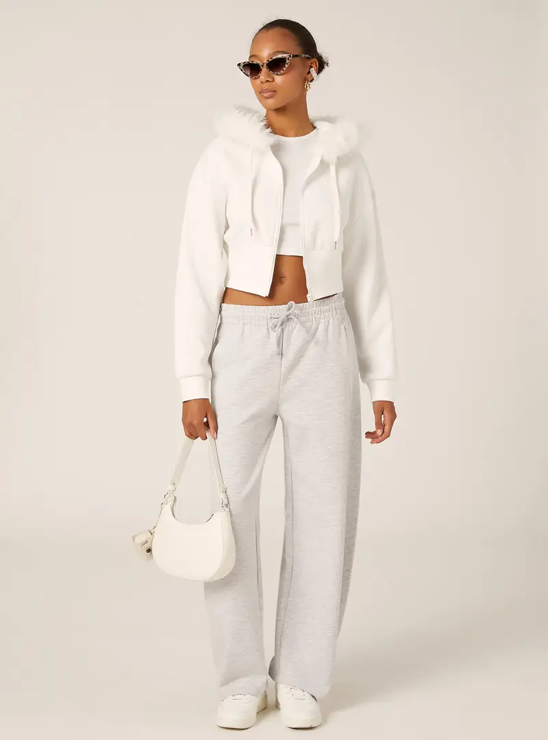 Felpa cropped con cappuccio in pelliccia