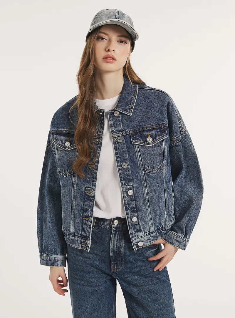 Giubbotto boxy fit in denim con elastico in vita