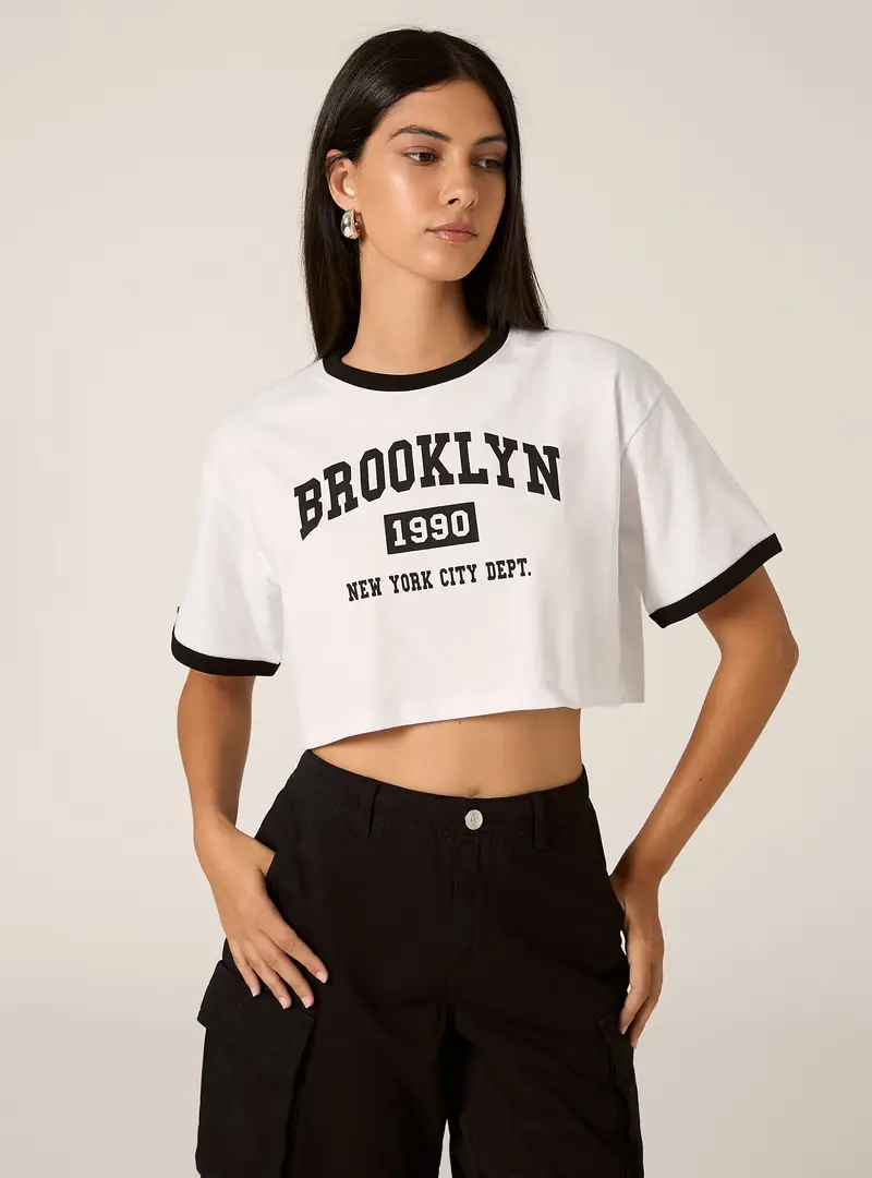 Maglietta cropped con stampa college WH3 WHITE