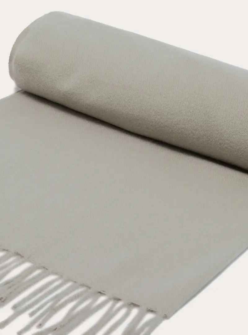 Sciarpa tinta unita con frange