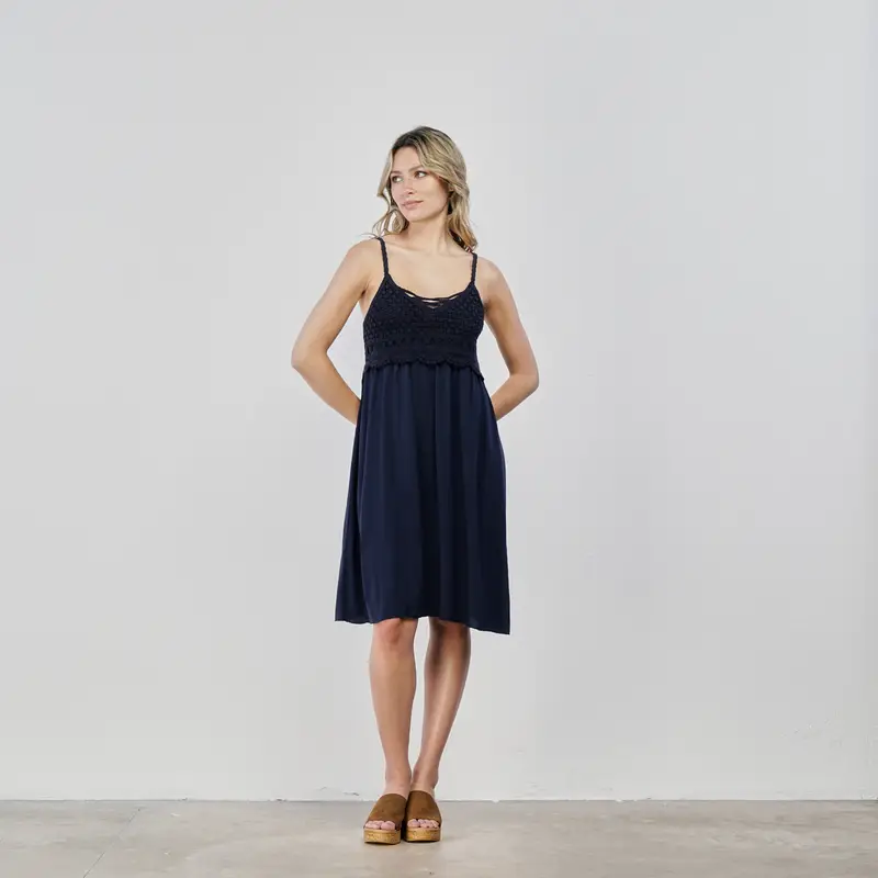 Abito corto blu senza maniche con corpetto ricamato