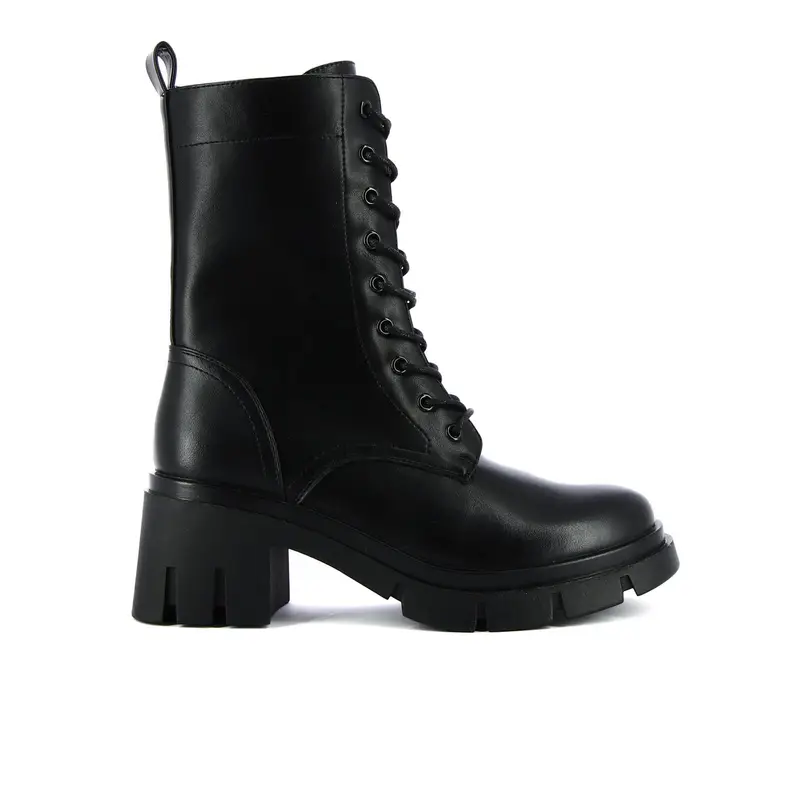 Anfibi neri con tacco in gomma